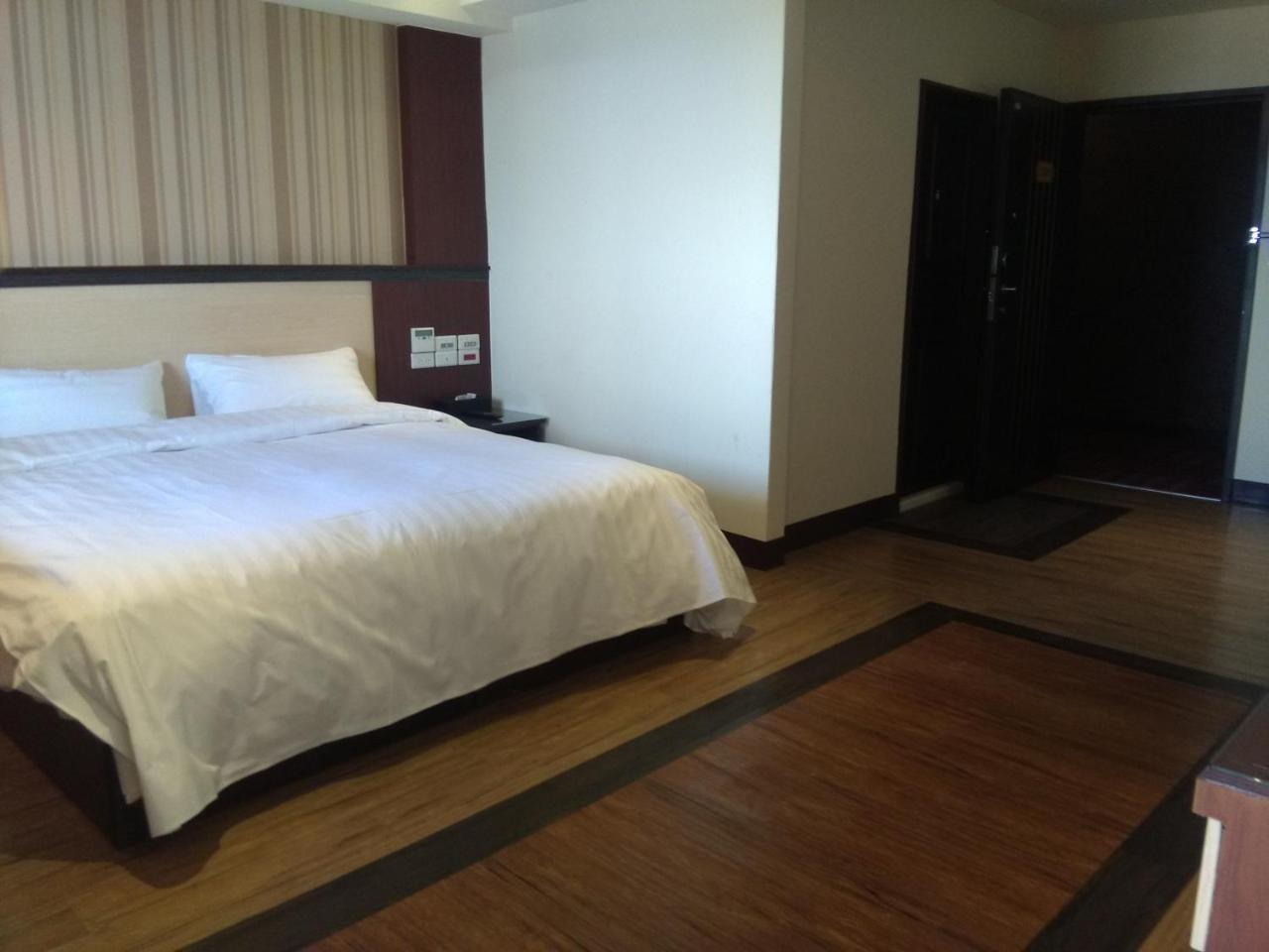 Dengfeng Milan Business Hotel Huwei Exterior foto
